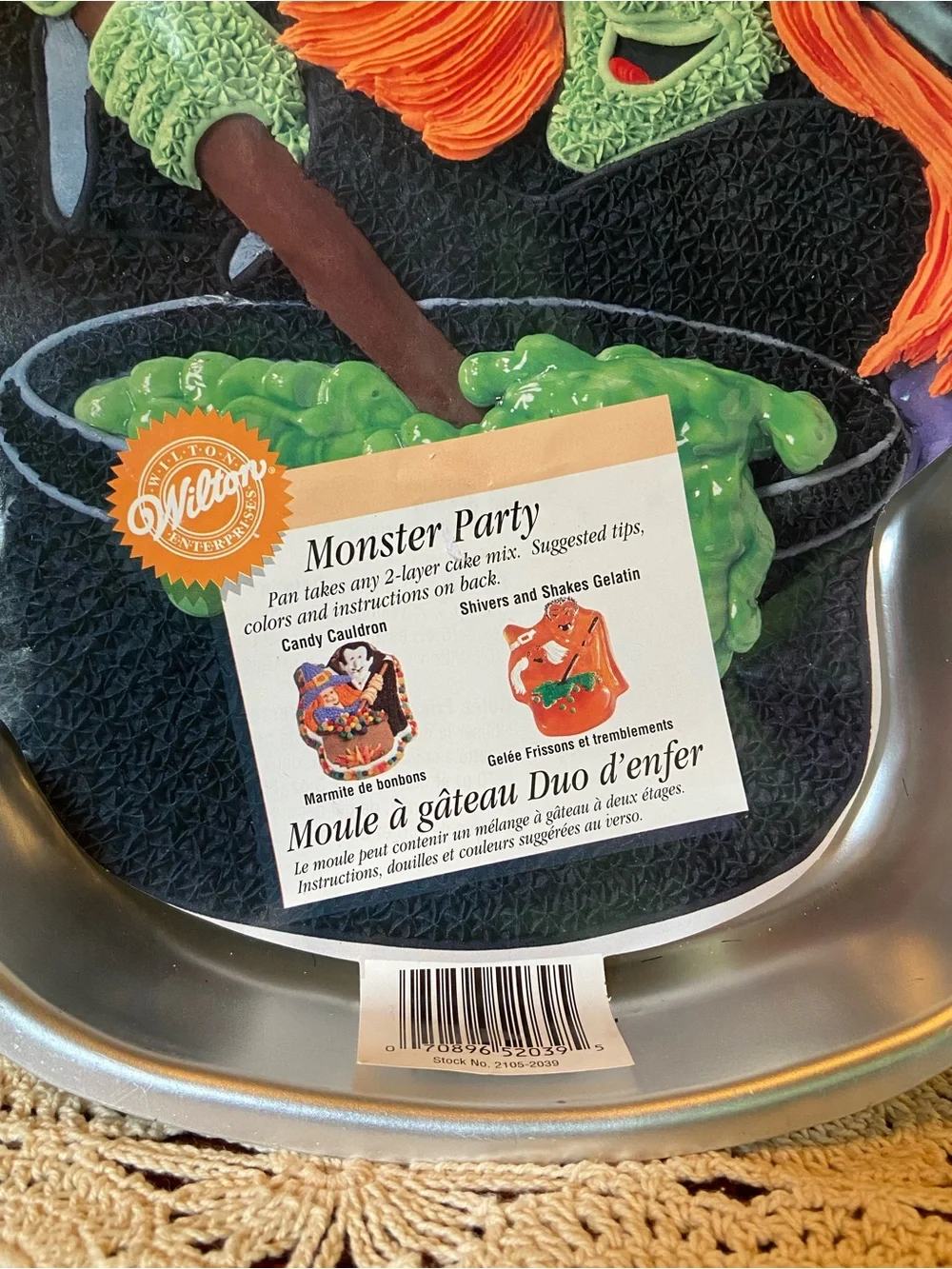 WILTON Vintage 90s Monster Party Halloween Cake Pan Dracula Vampire Witch